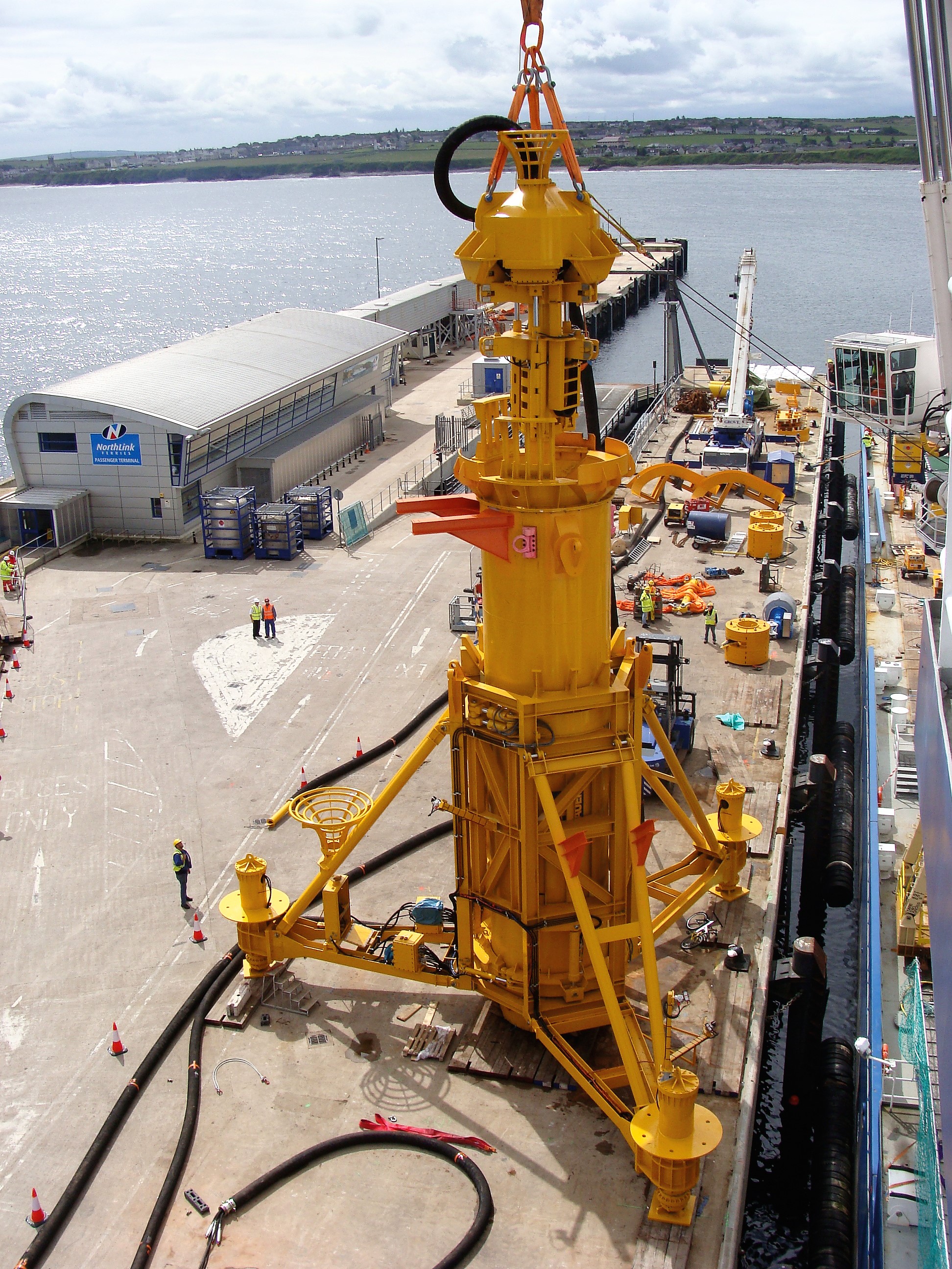 Le Bauer Sea Bed Drill BSD 3000 est une plateforme de forage sous-marine en haute mer qui fonctionne à l'aide d'un trépan à molettes utilisant le soufflage (air lift). Il est spécialement conçu pour le forage de roches. La profondeur maximale de forage est de 11 m.
