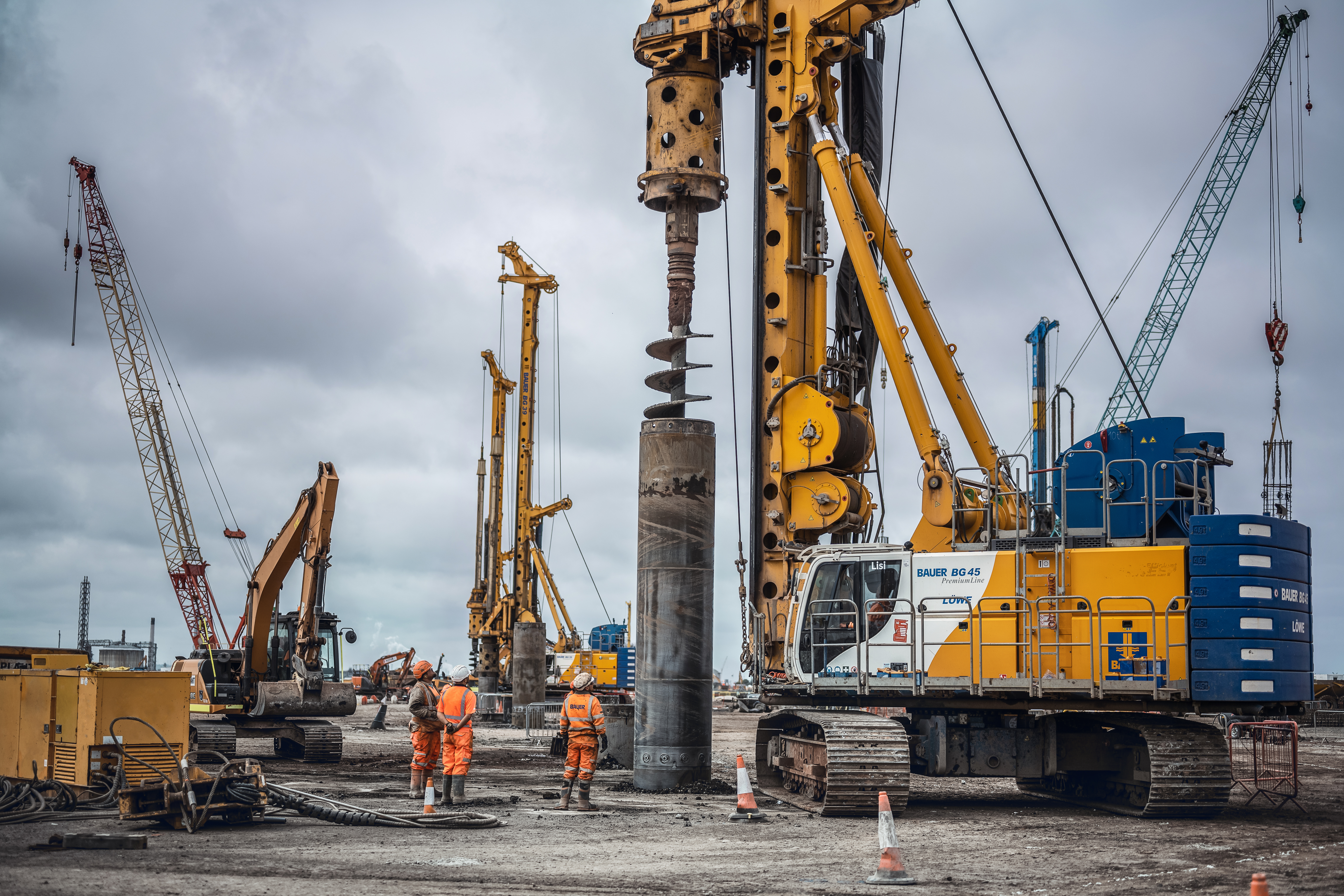 The multifunctional BG 45 Bauer drilling rig on a BS 95 base carrier
