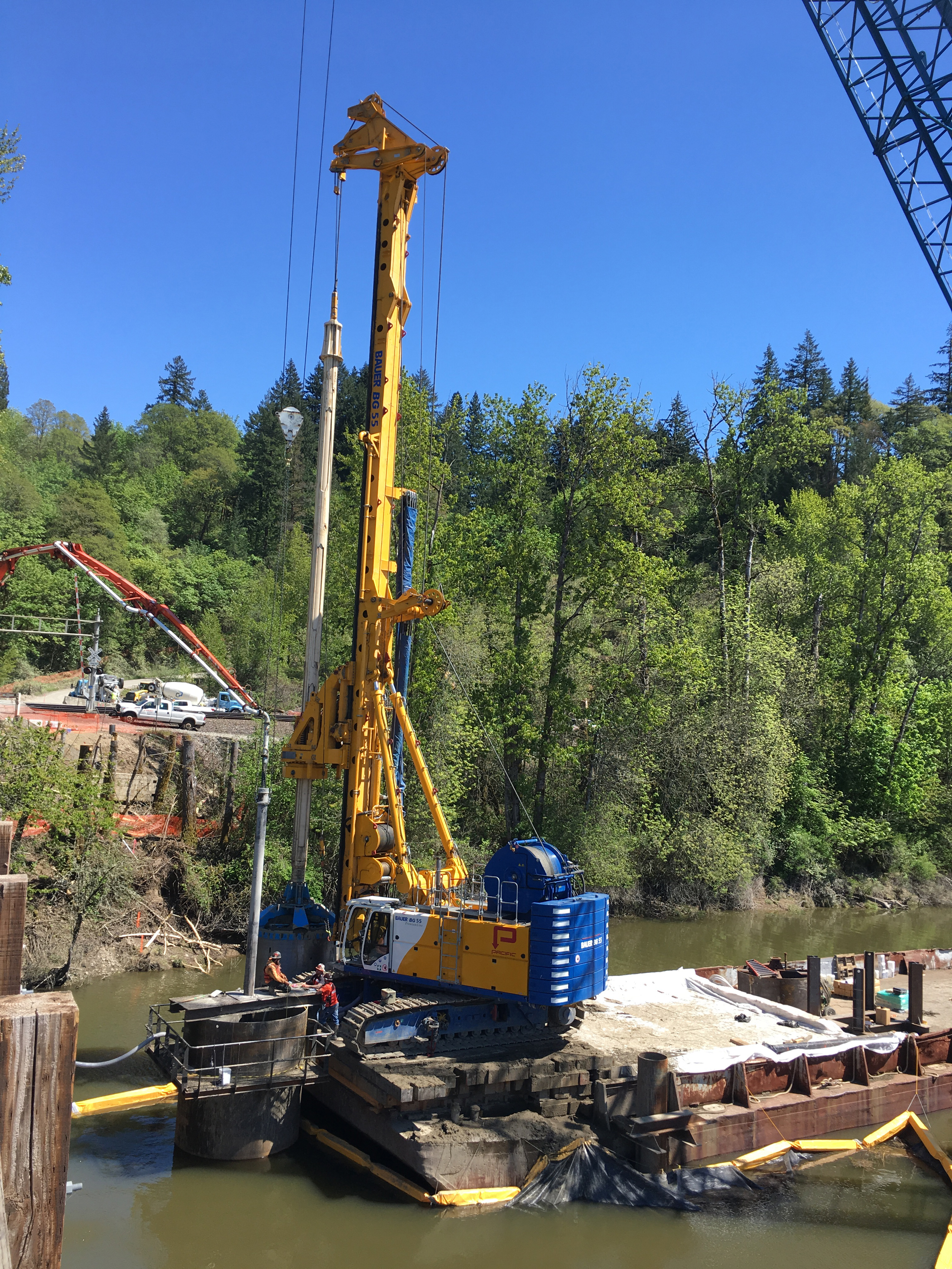 BG 55 Bauer drilling rig on a BS 115 base carrier